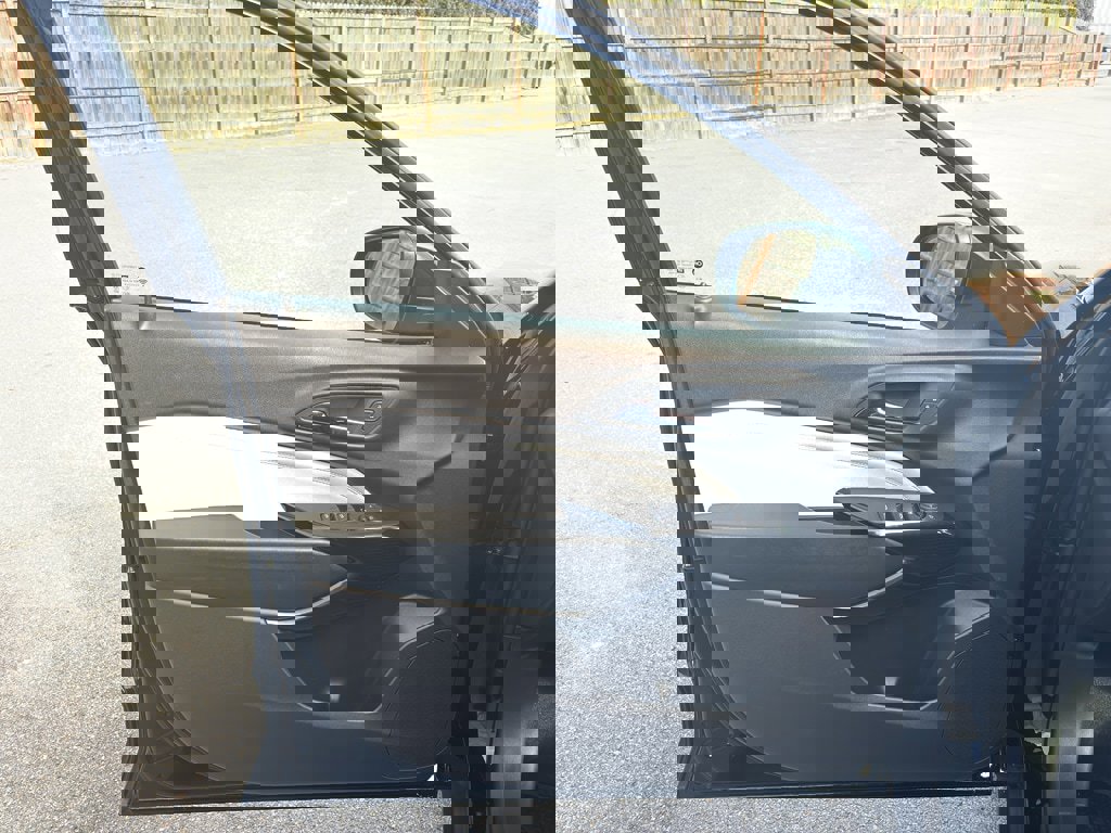 Used 2025 Chevrolet Trax LT w/ Driver Confidence Package image 15