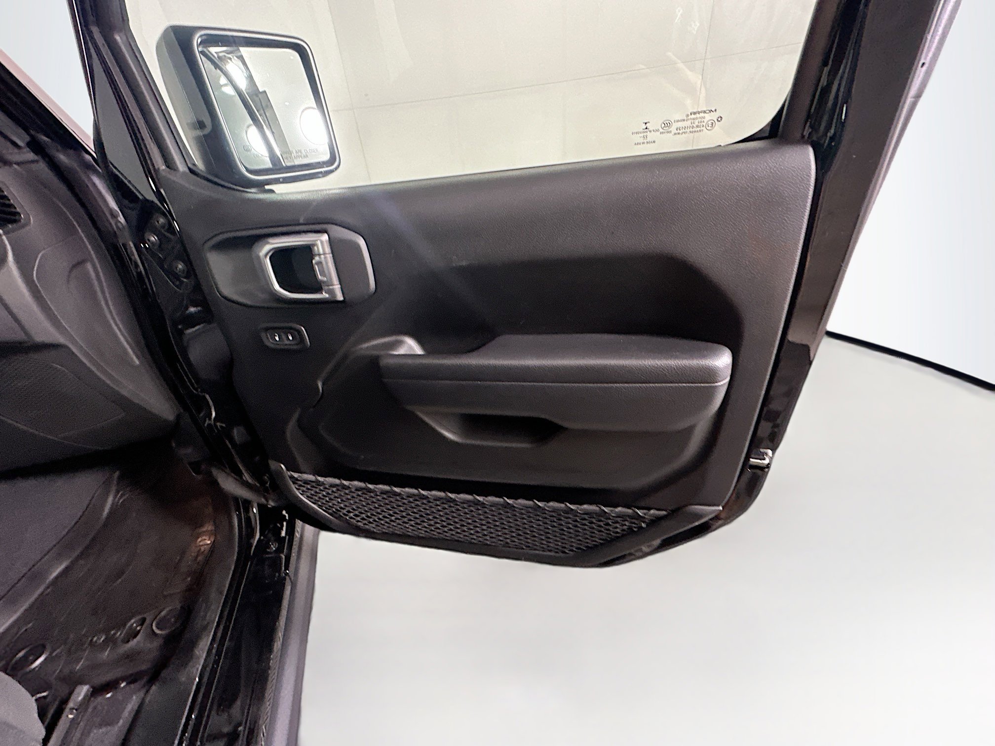 Used 2023 Jeep Wrangler Unlimited Rubicon 4xe image 31