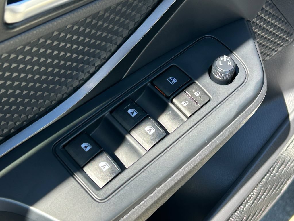 Used 2019 Toyota C-HR LE FWD image 12
