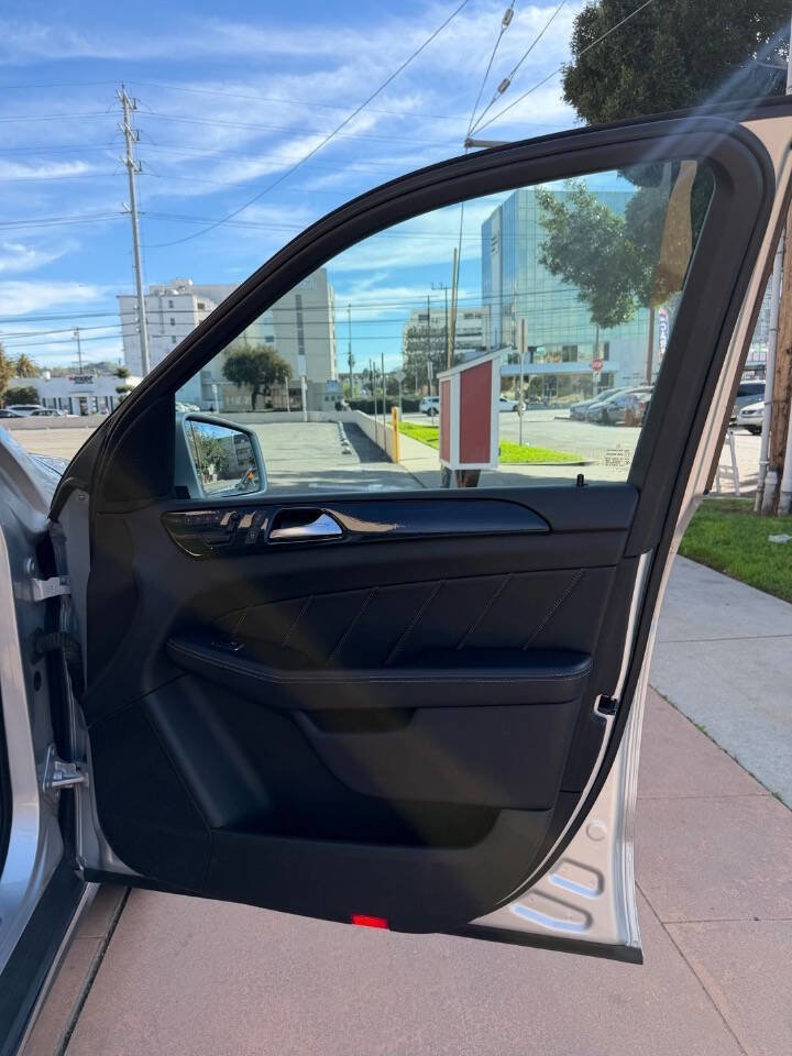 Used 2016 Mercedes-Benz GL 450 4MATIC w/ Premium I Package image 44