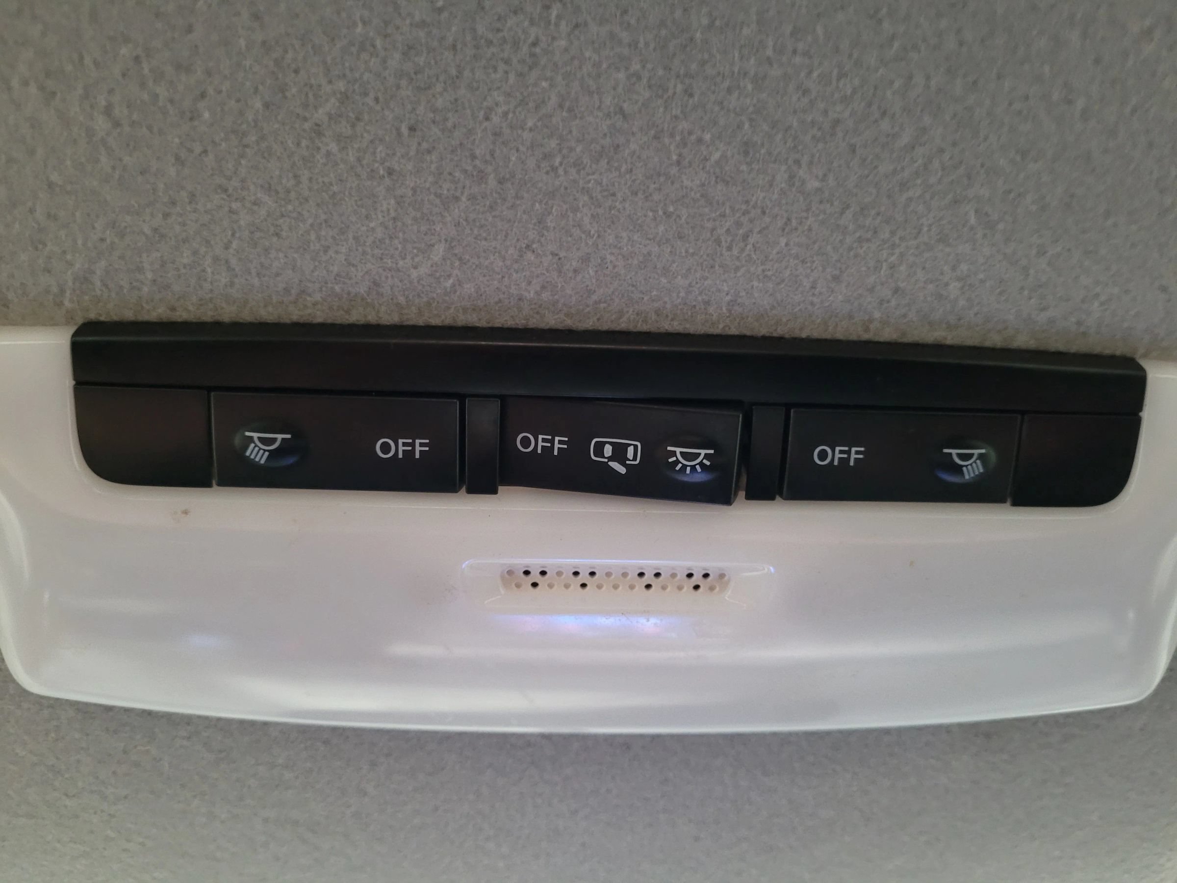 Used 2019 Nissan Kicks S FWD image 29
