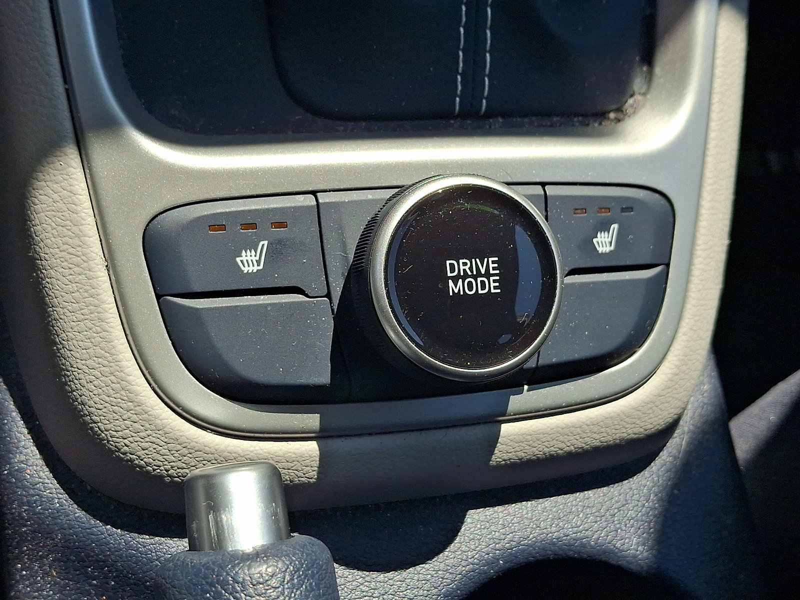 Used 2024 Hyundai Venue Limited FWD image 25