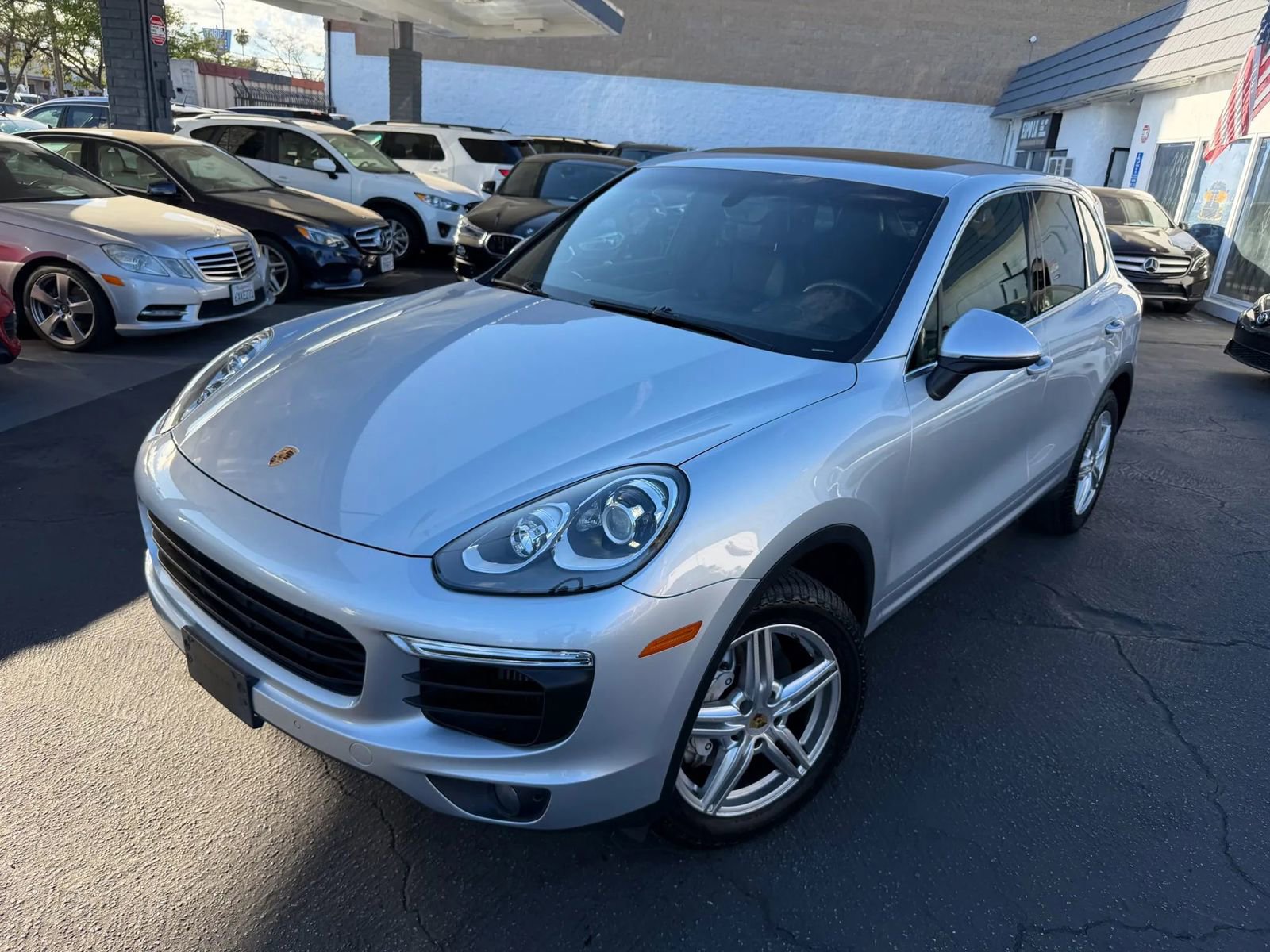 Used 2016 Porsche Cayenne S image 2