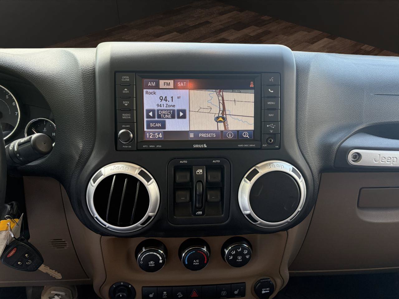 Used 2014 Jeep Wrangler Unlimited Rubicon w/ Dual Top Group AWD/4WD image 15