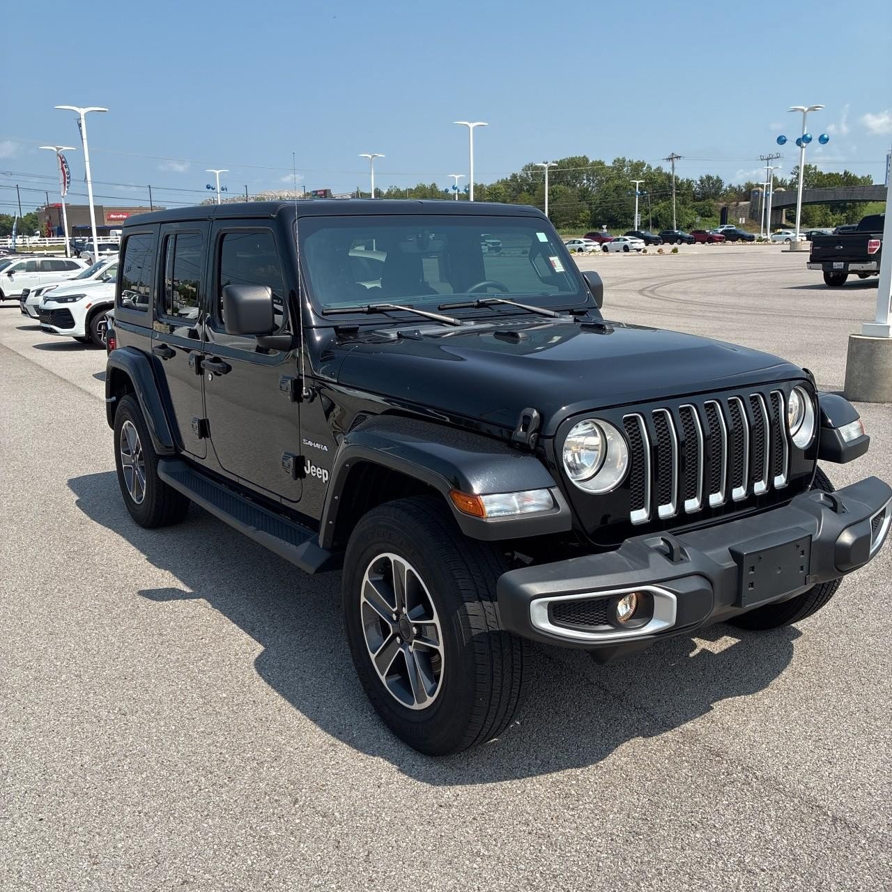 Used 2023 Jeep Wrangler Unlimited Sahara w/ Cold Weather Group AWD/4WD image 6