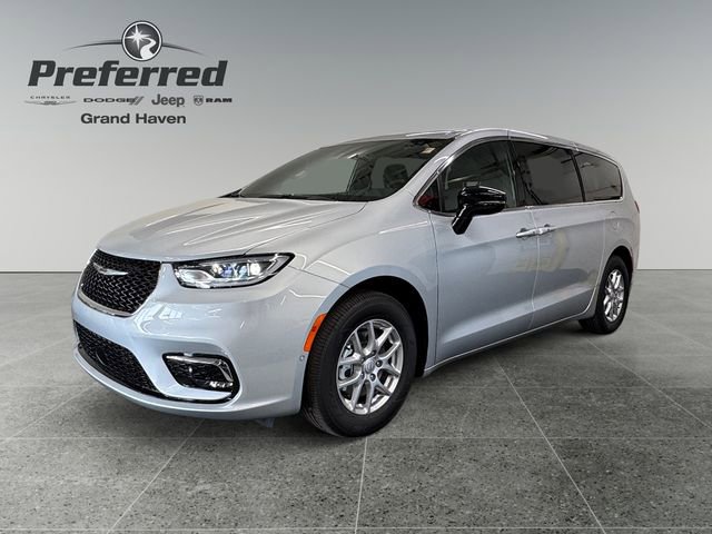 New 2026 Chrysler Pacifica Select image 1