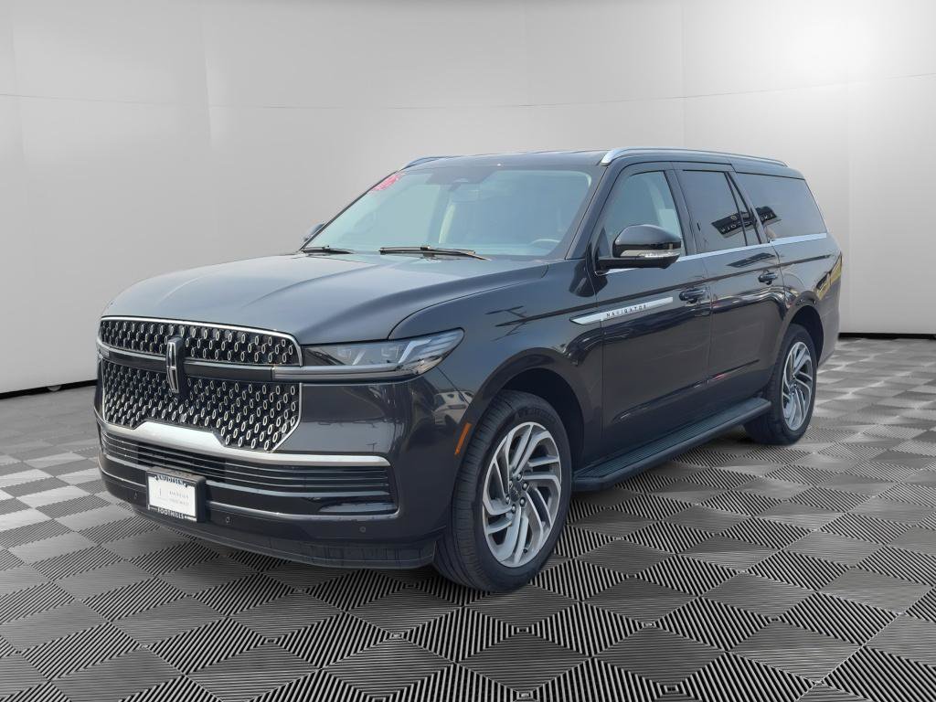 New 2026 Lincoln Navigator L Premier AWD/4WD image 3
