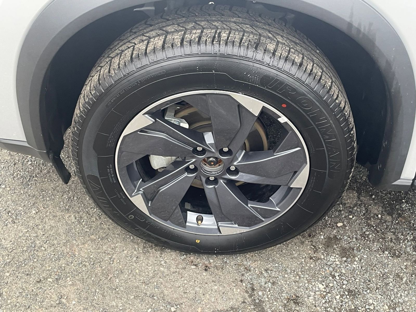 Used 2025 Nissan Rogue SV image 32