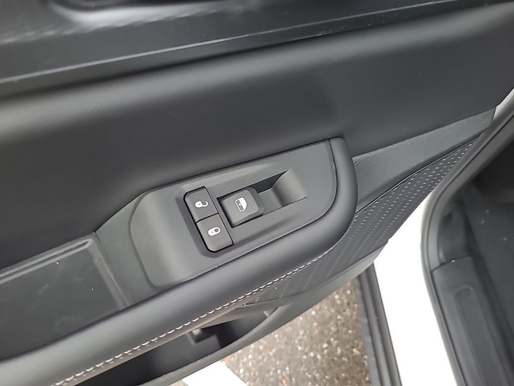 New 2025 Jeep Grand Cherokee Laredo w/ Luxury Tech Group I image 14