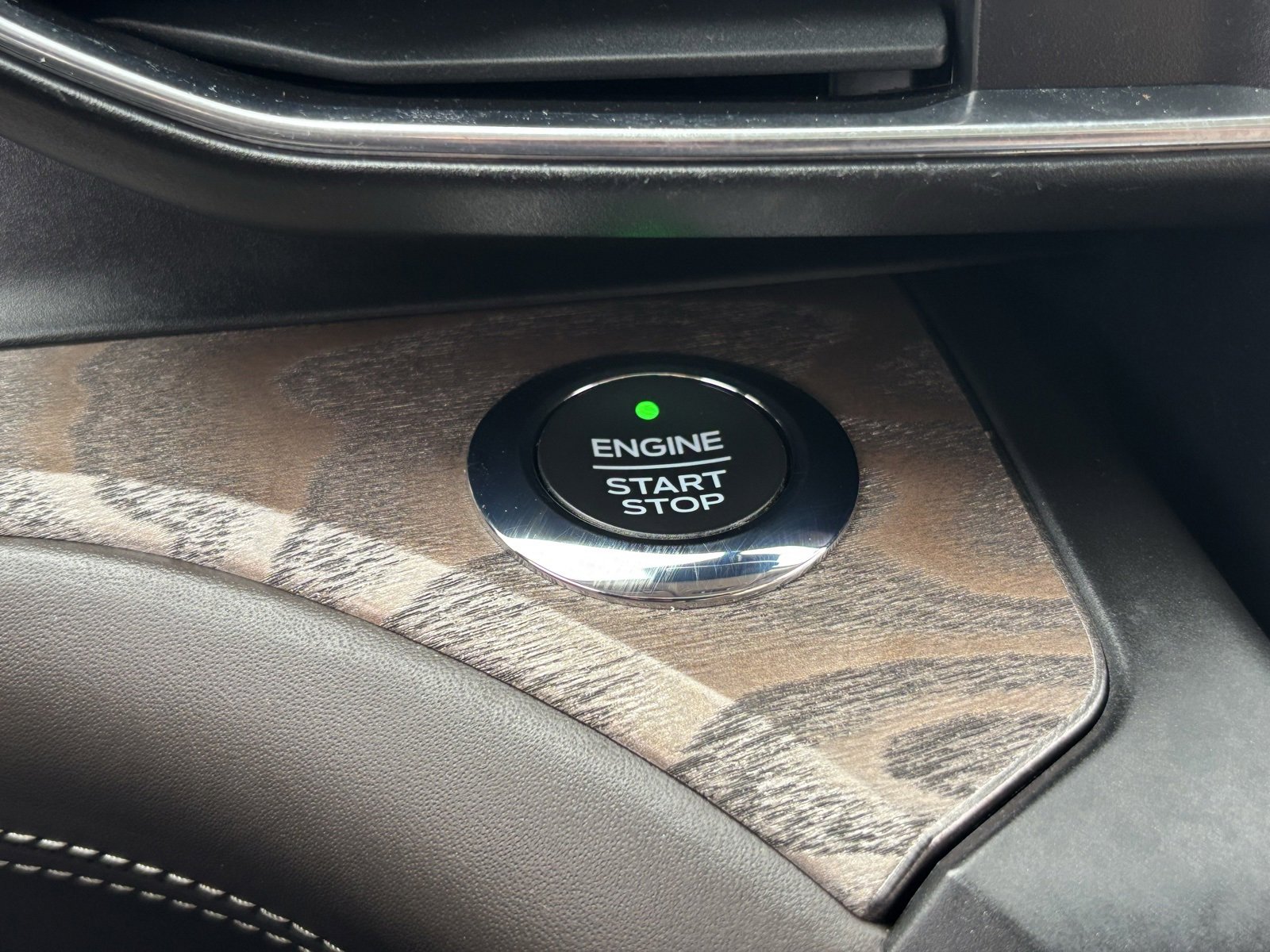 Used 2020 Ford Explorer Platinum w/ Premium Technology Package image 23