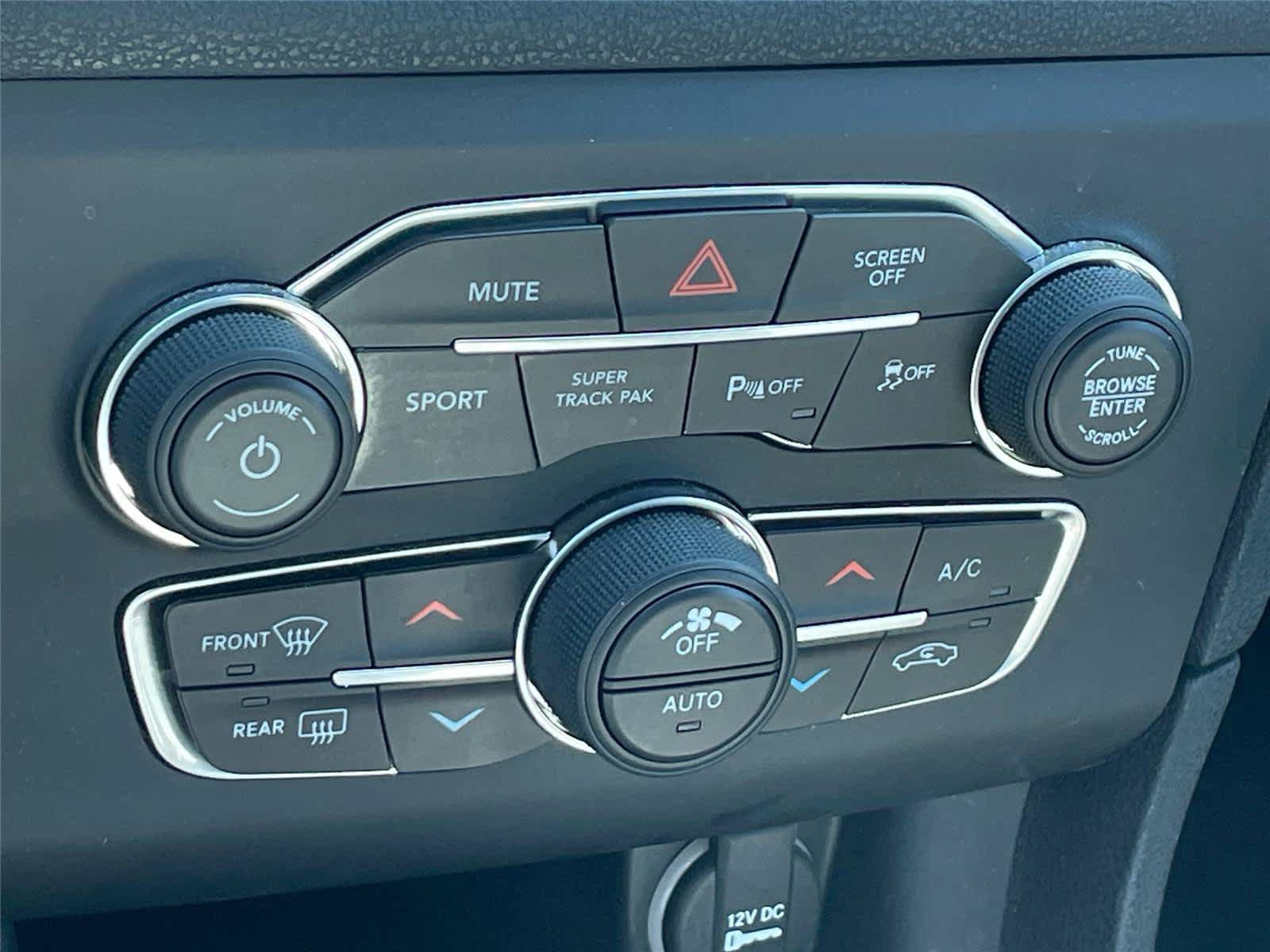Used 2019 Dodge Charger SXT w/ Cold Weather Package AWD/4WD image 13