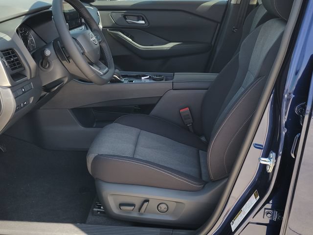 New 2026 Nissan Rogue SV w/ Cold Weather Package AWD/4WD image 6
