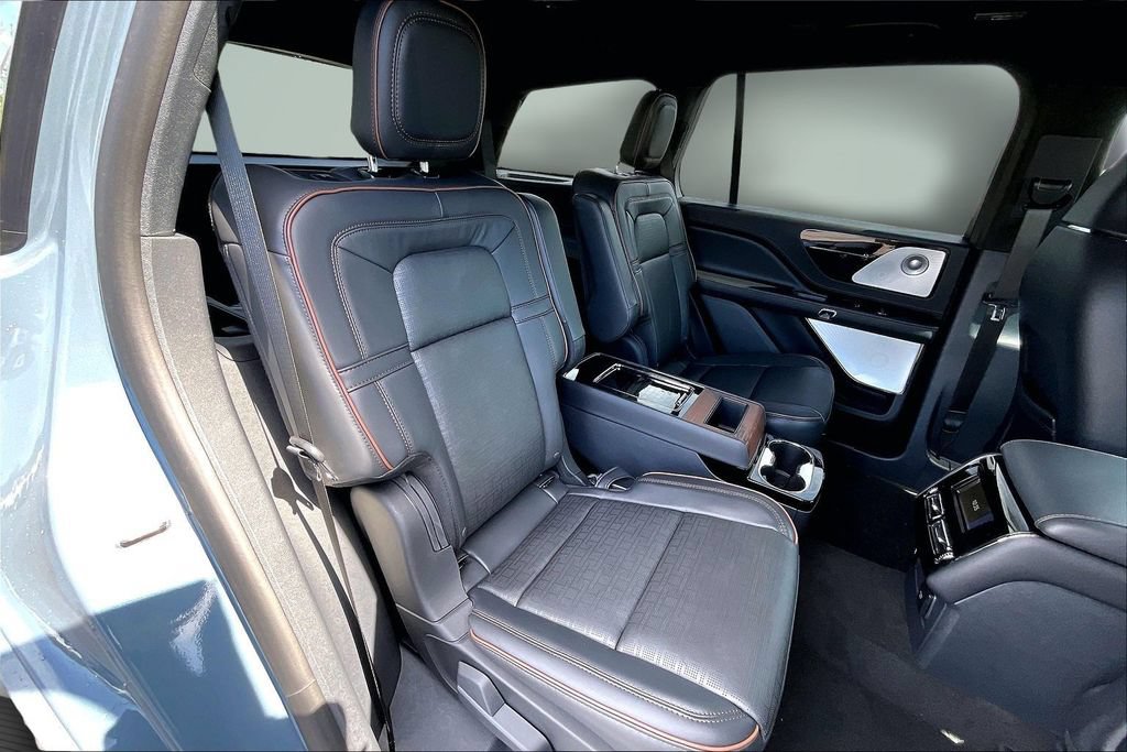 New 2026 Lincoln Aviator Black Label w/ Jet Appearance Package AWD/4WD image 9