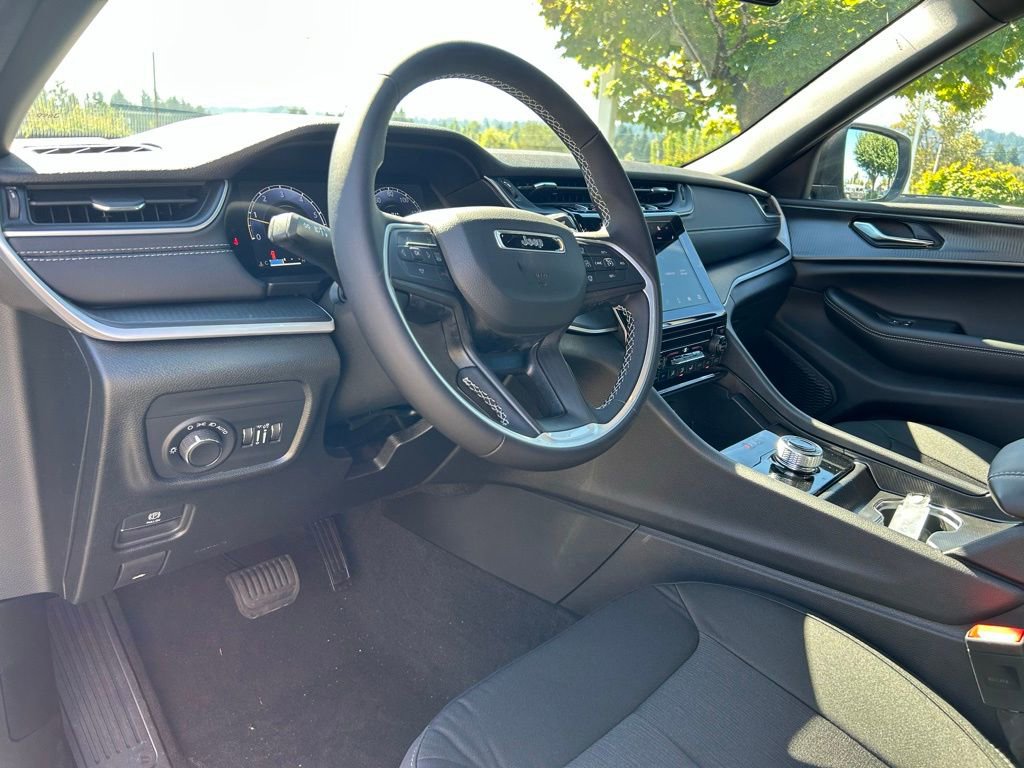 New 2025 Jeep Grand Cherokee Laredo X image 12