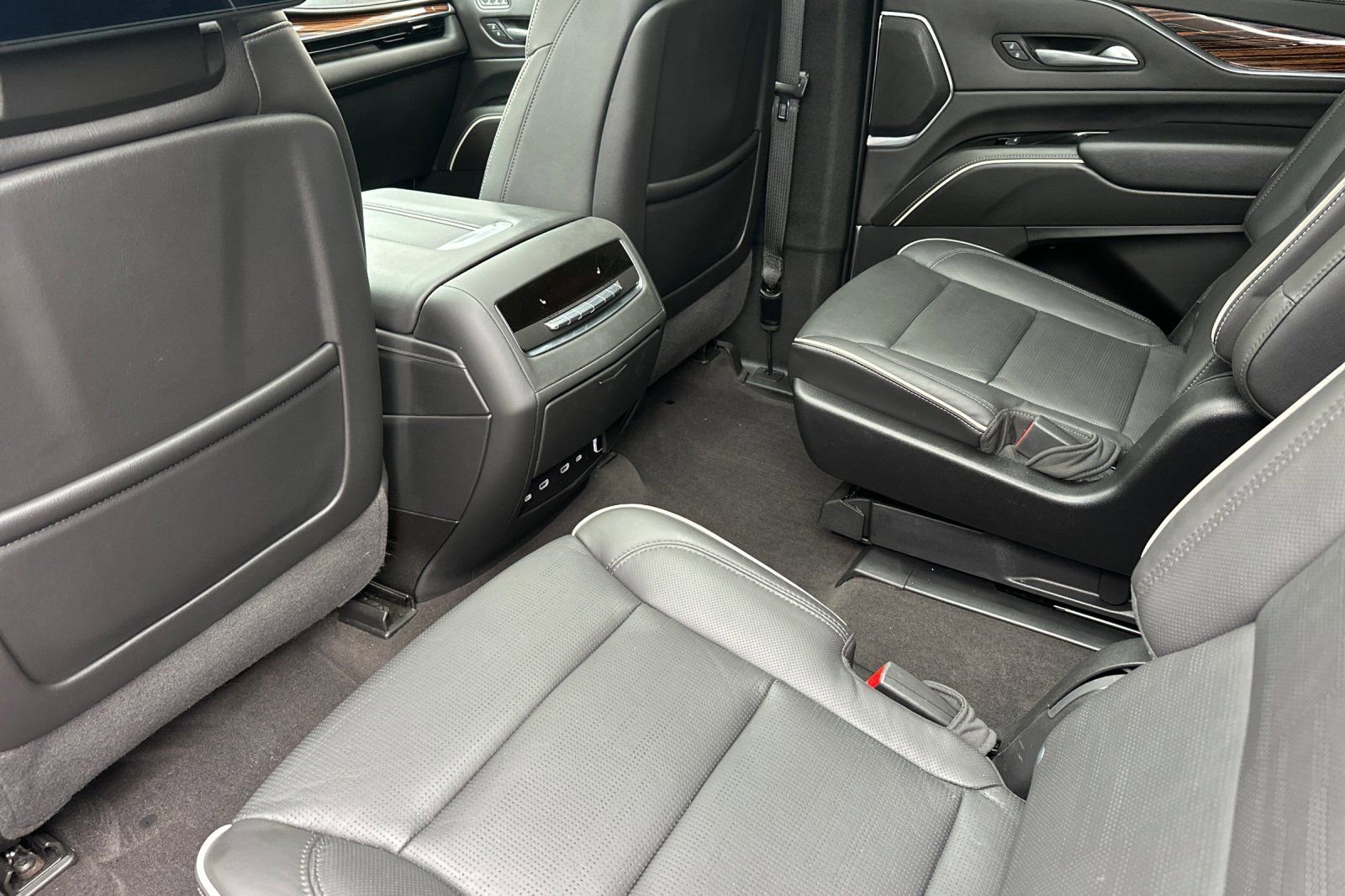 Used 2024 Cadillac Escalade ESV Premium Luxury w/ Performance Package image 14