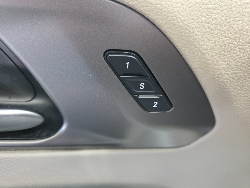 Used 2023 Chrysler Pacifica Touring-L FWD image 30