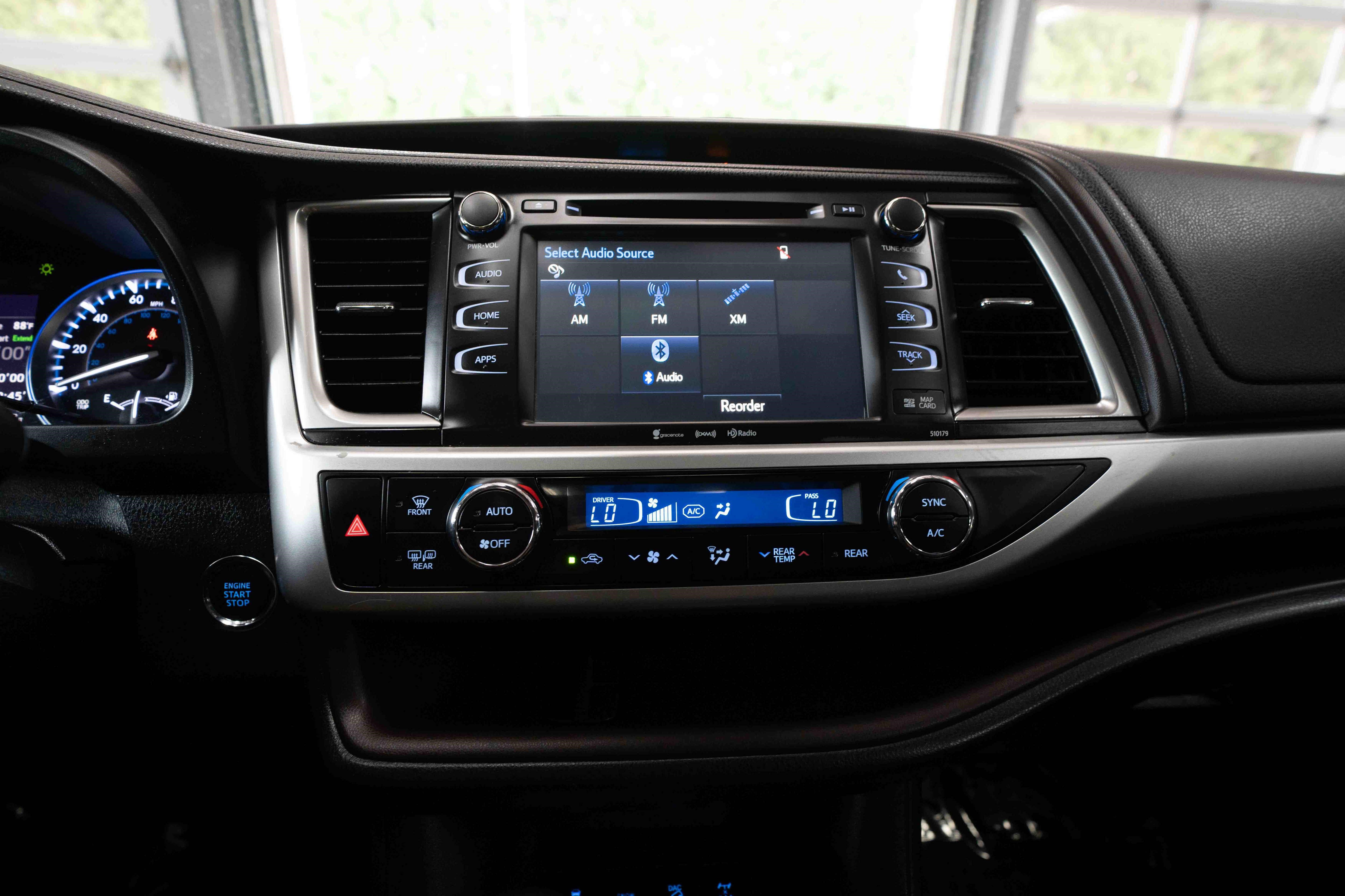 Used 2017 Toyota Highlander XLE AWD/4WD image 17
