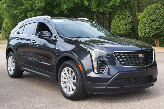 Used 2023 Cadillac XT4 Luxury w/ Cold Weather Package FWD image 1