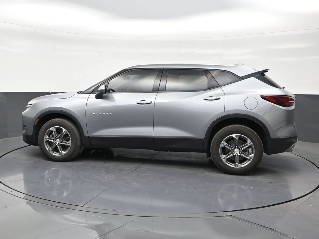 Used 2024 Chevrolet Blazer LT FWD image 2