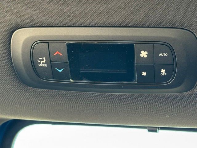 New 2026 Chrysler Pacifica Select image 32