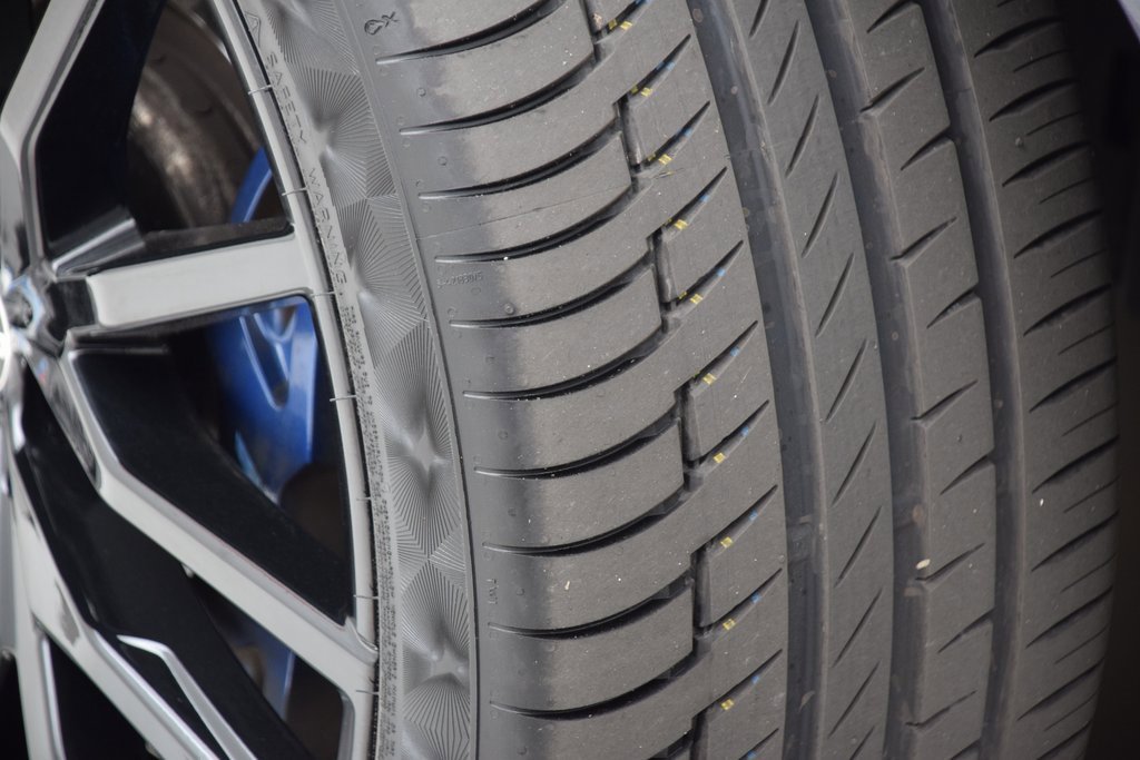 Used 2022 BMW X6 M50i w/ Executive Package image 31