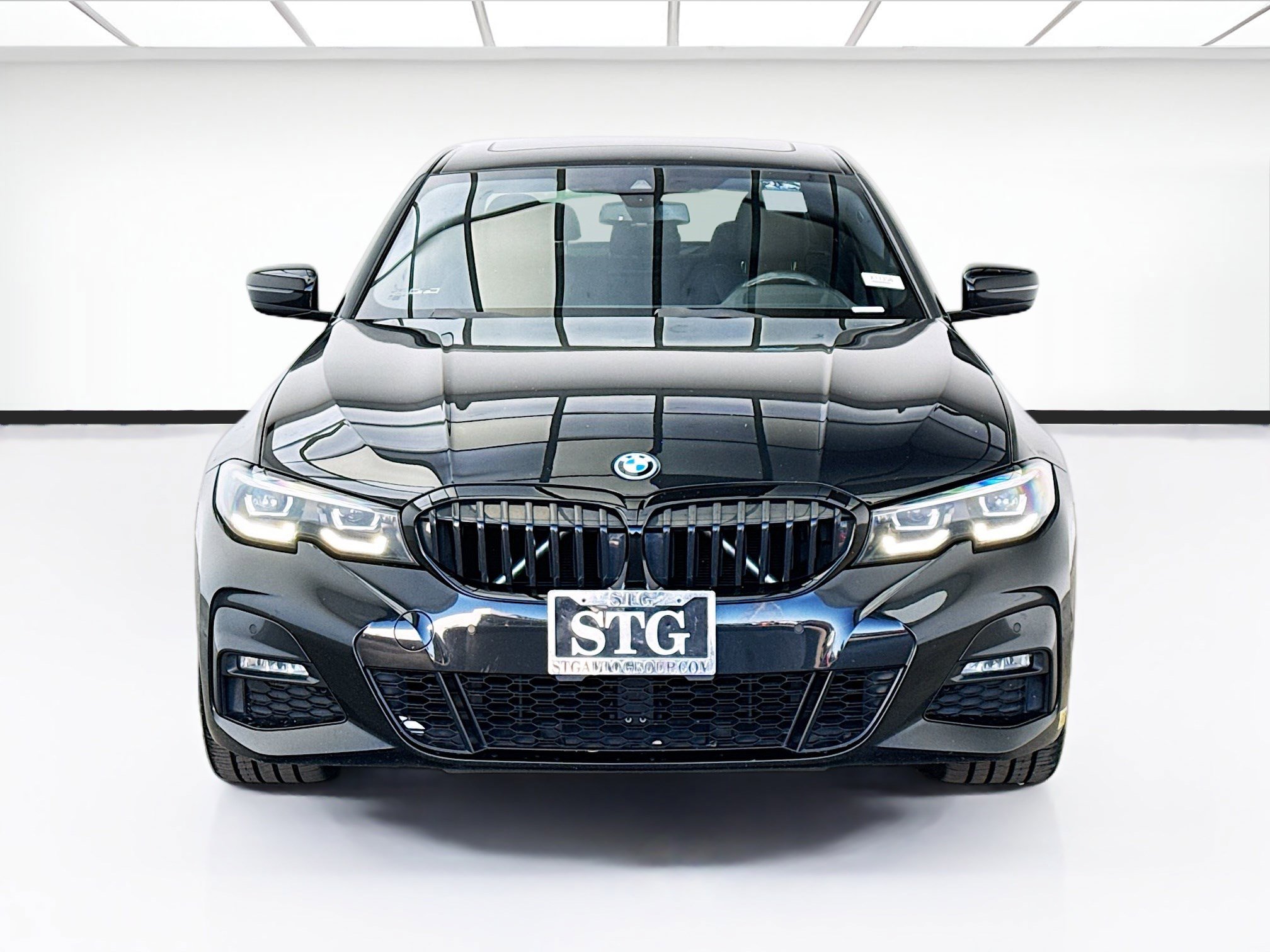 Used 2022 BMW 330e w/ M Sport Package RWD image 2