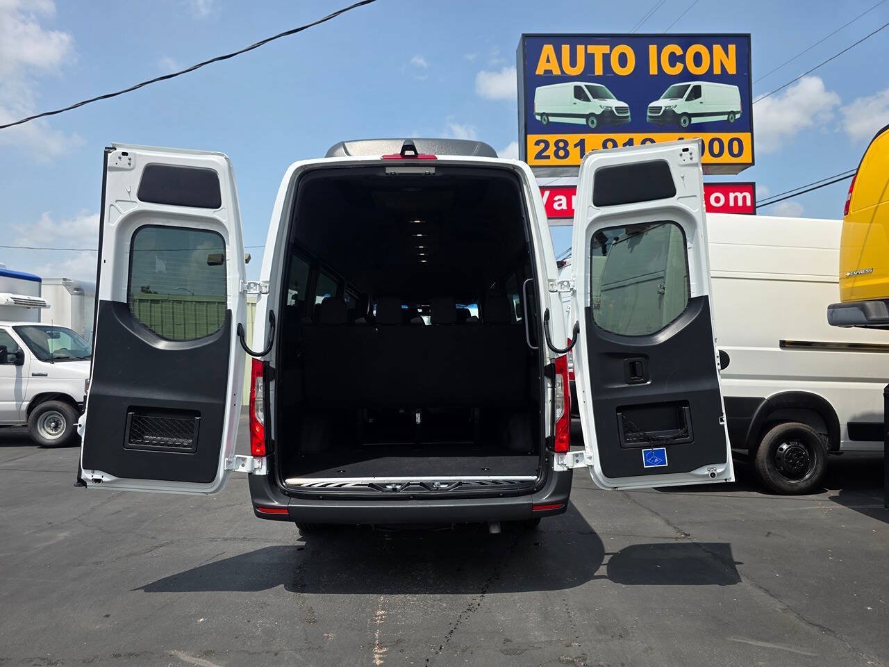 Used 2025 Mercedes-Benz Sprinter 2500 image 22