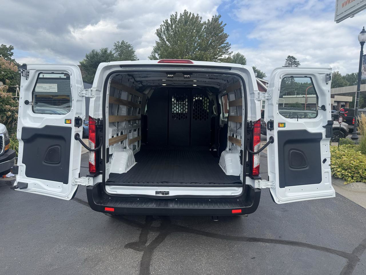 Used 2025 Ford Transit 250 Low Roof RWD image 11
