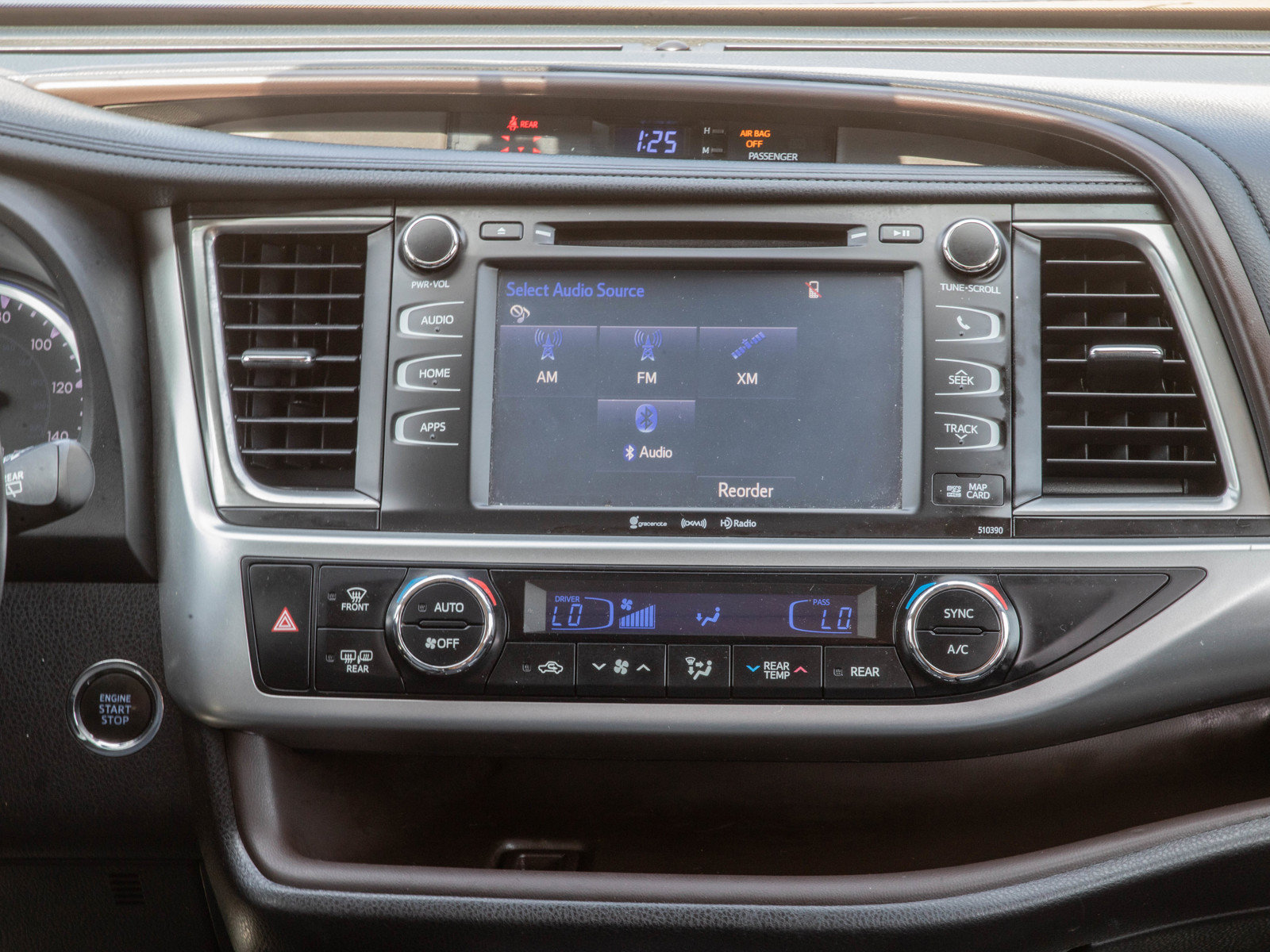 Used 2019 Toyota Highlander XLE AWD/4WD image 16