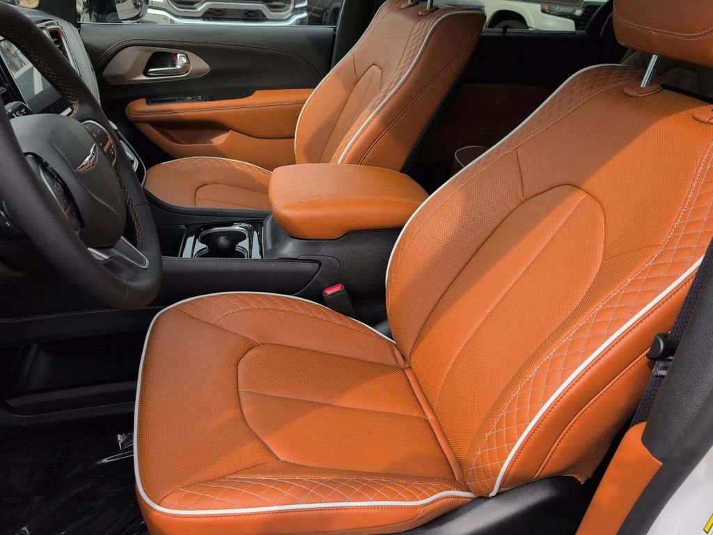 New 2026 Chrysler Pacifica Pinnacle w/ Trailer Tow Group image 11