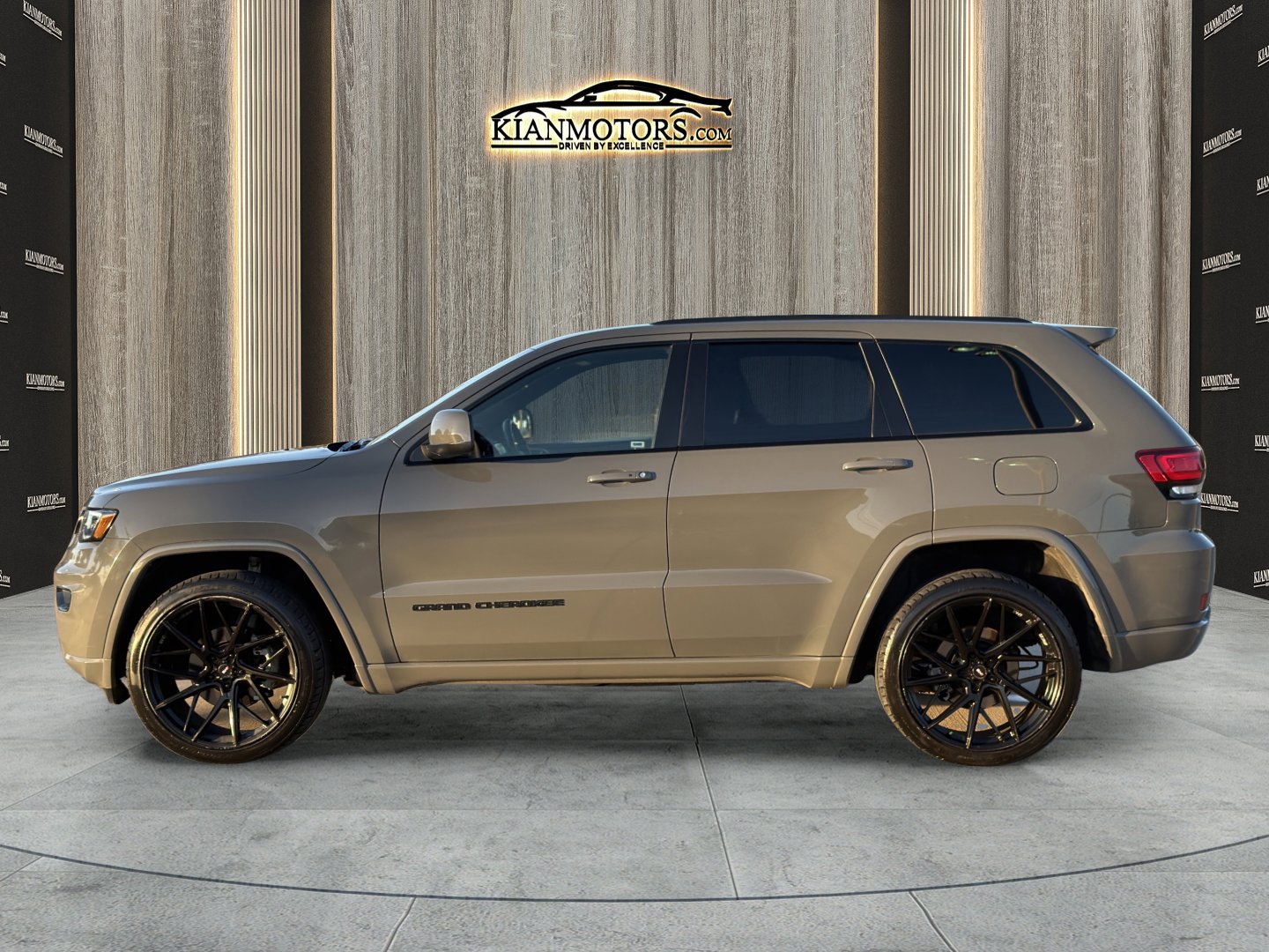 Used 2020 Jeep Grand Cherokee Altitude image 4