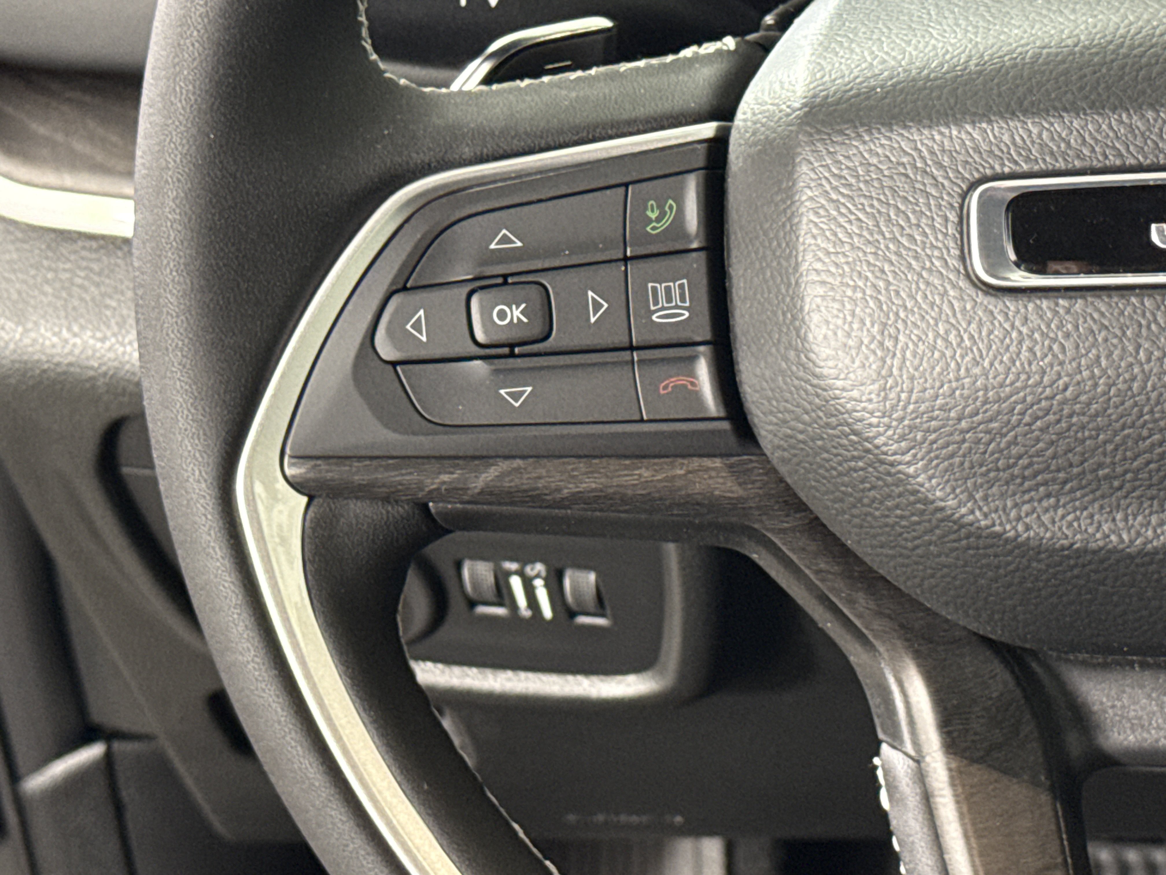 New 2026 Jeep Grand Cherokee Altitude AWD/4WD image 17