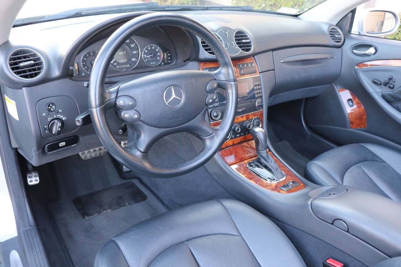 Used 2005 Mercedes-Benz CLK 320 Cabriolet image 36