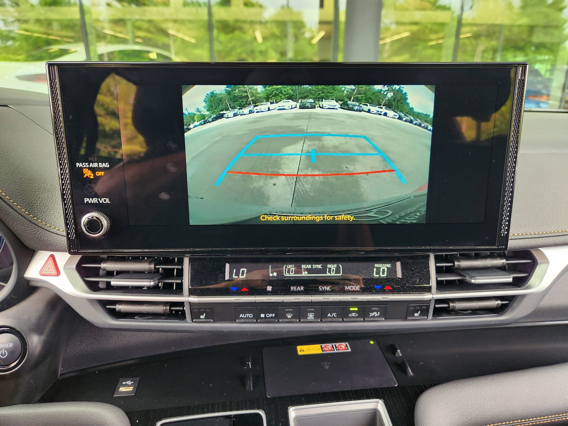 Used 2025 Toyota Sienna XLE Woodland Edition image 19