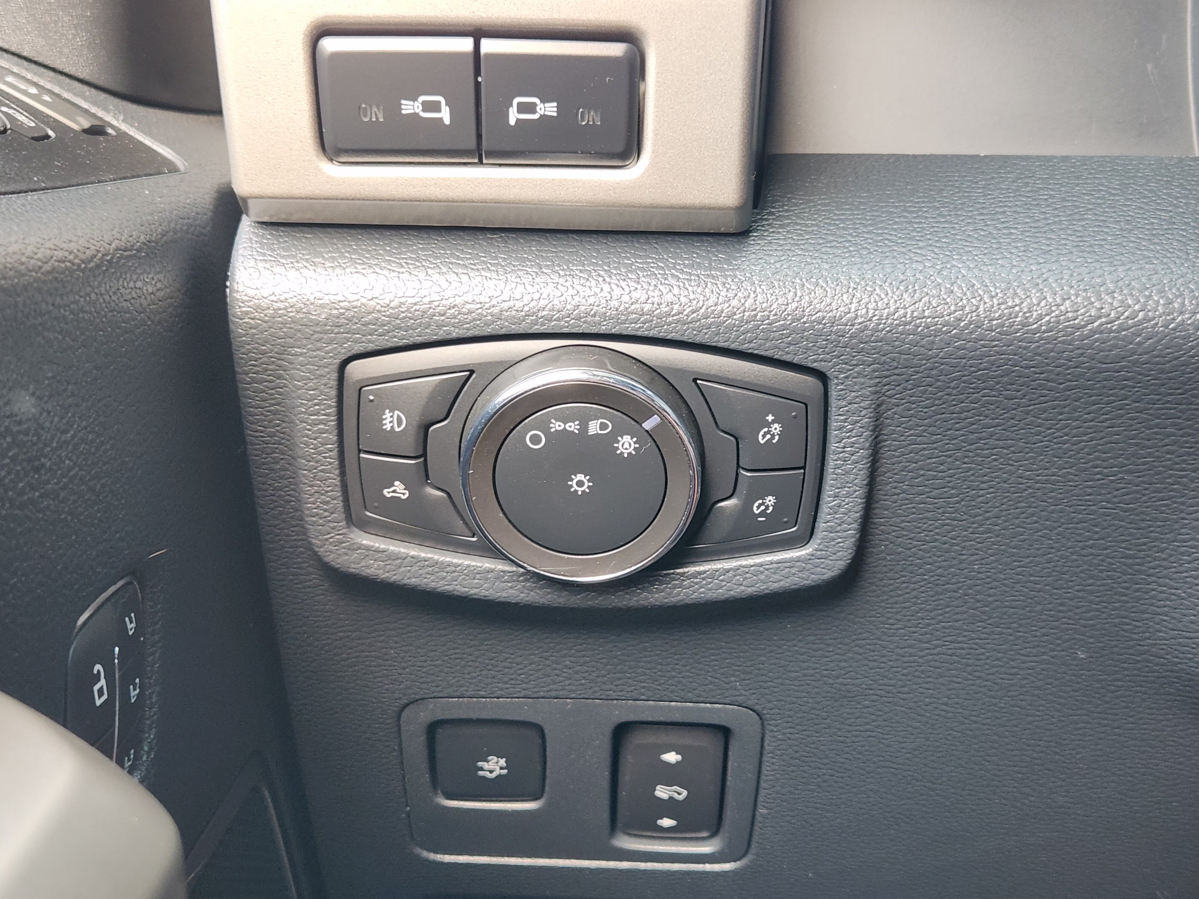Used 2022 Ford F350 Lariat w/ Tremor Off-Road Package AWD/4WD image 22