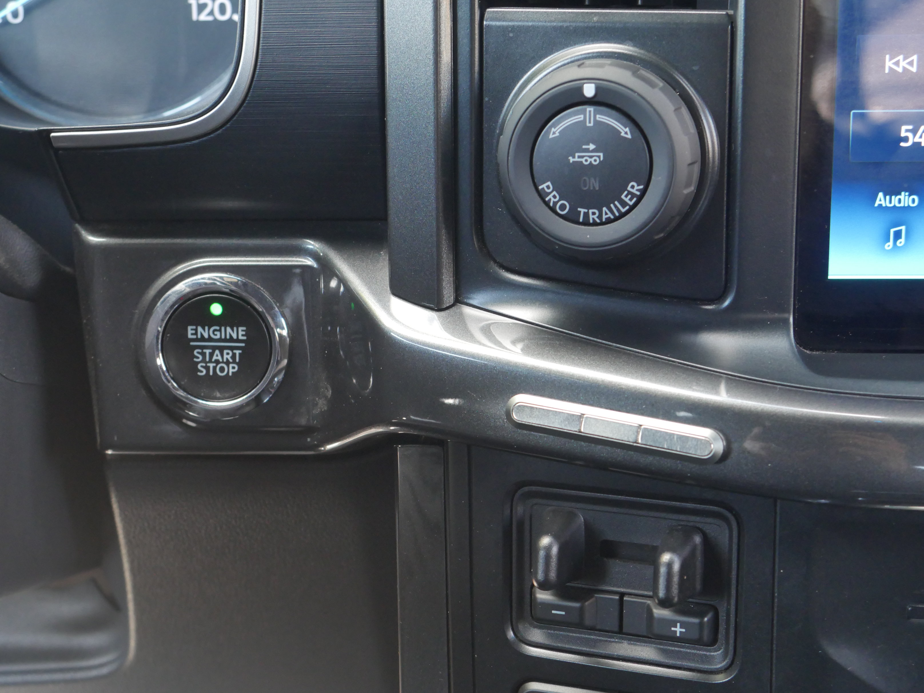 Used 2022 Ford F150 XLT w/ Equipment Group 302A High AWD/4WD image 8