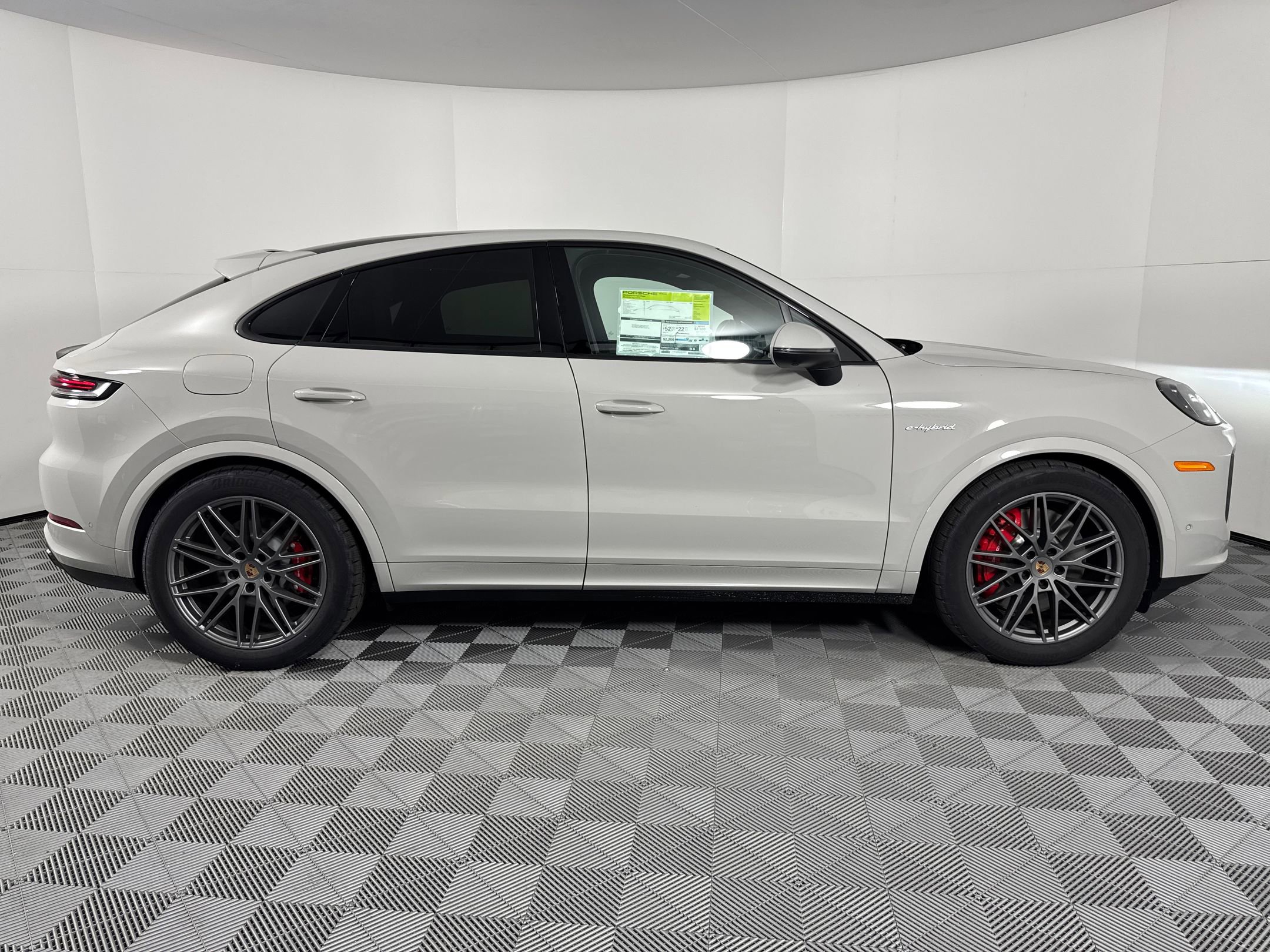 Used 2026 Porsche Cayenne S image 8