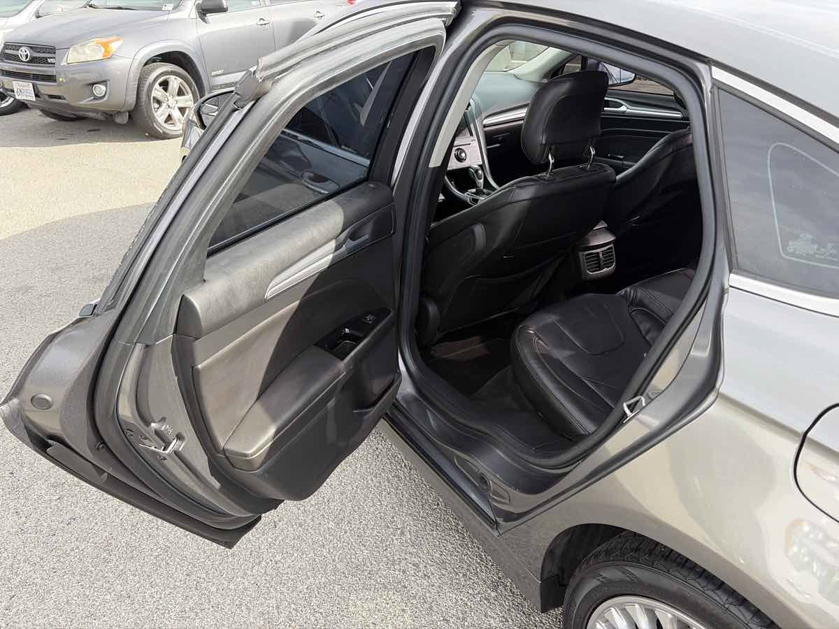 Used 2013 Ford Fusion Titanium FWD image 11