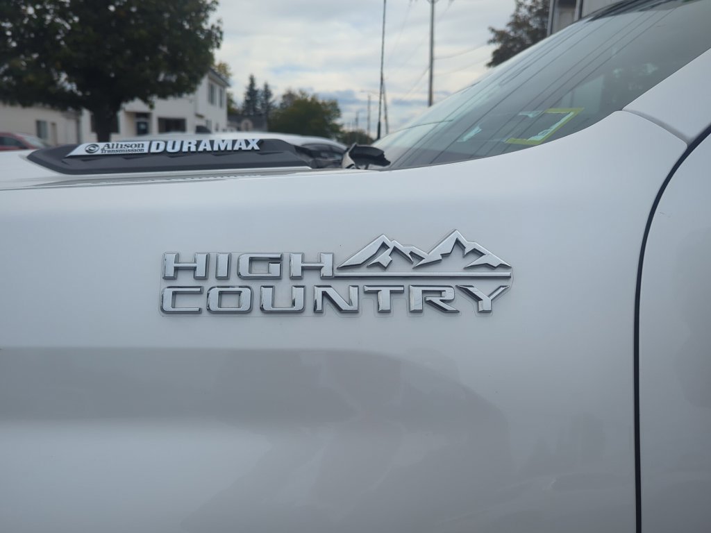 Used 2025 Chevrolet Silverado 3500 High Country w/ High Country Premium Package AWD/4WD image 17