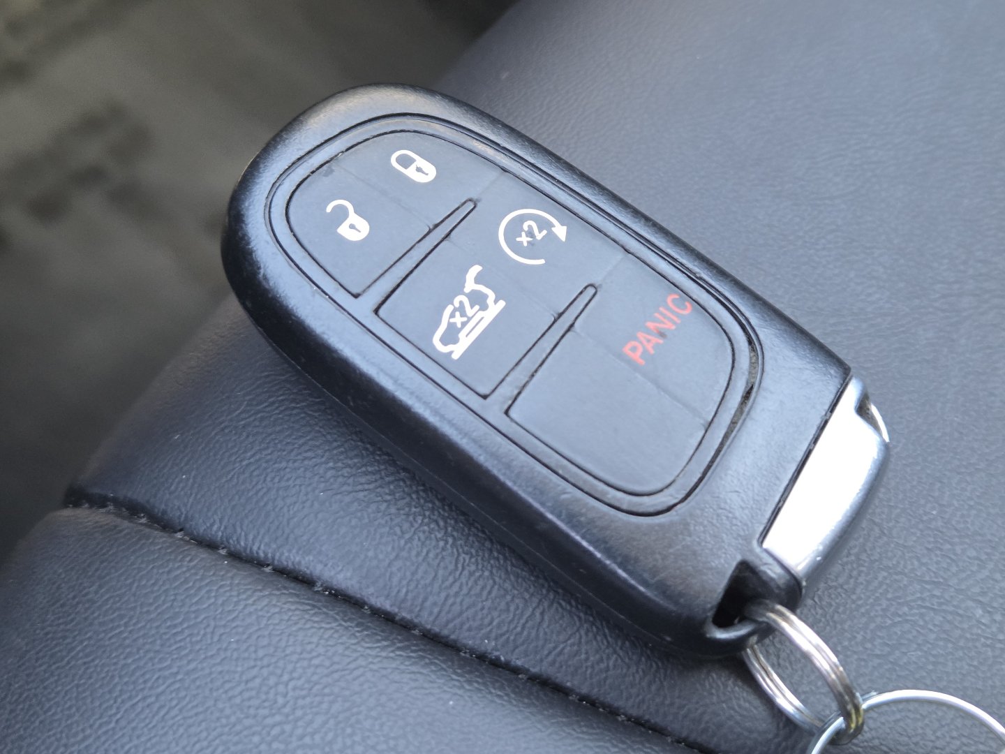 Used 2019 Jeep Cherokee Latitude Plus w/ Comfort/Convenience Group AWD/4WD image 32
