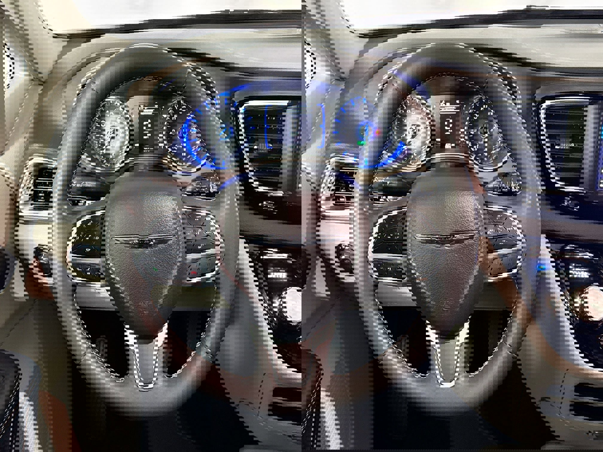 Used 2023 Chrysler Voyager LX image 21