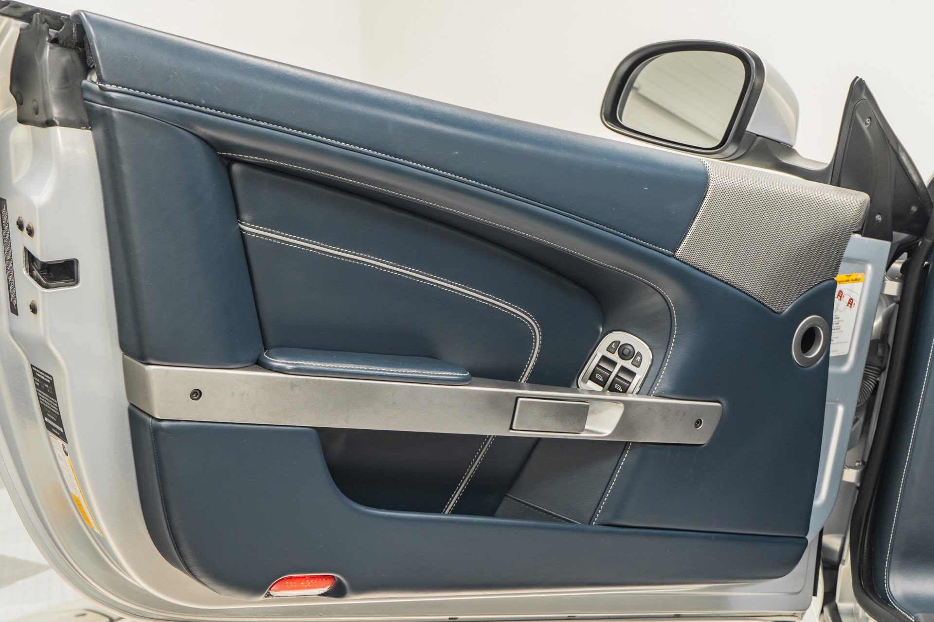 Used 2014 Aston Martin DB9 Volante image 31