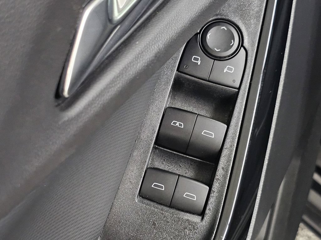 Used 2025 Chevrolet Equinox LT FWD image 25