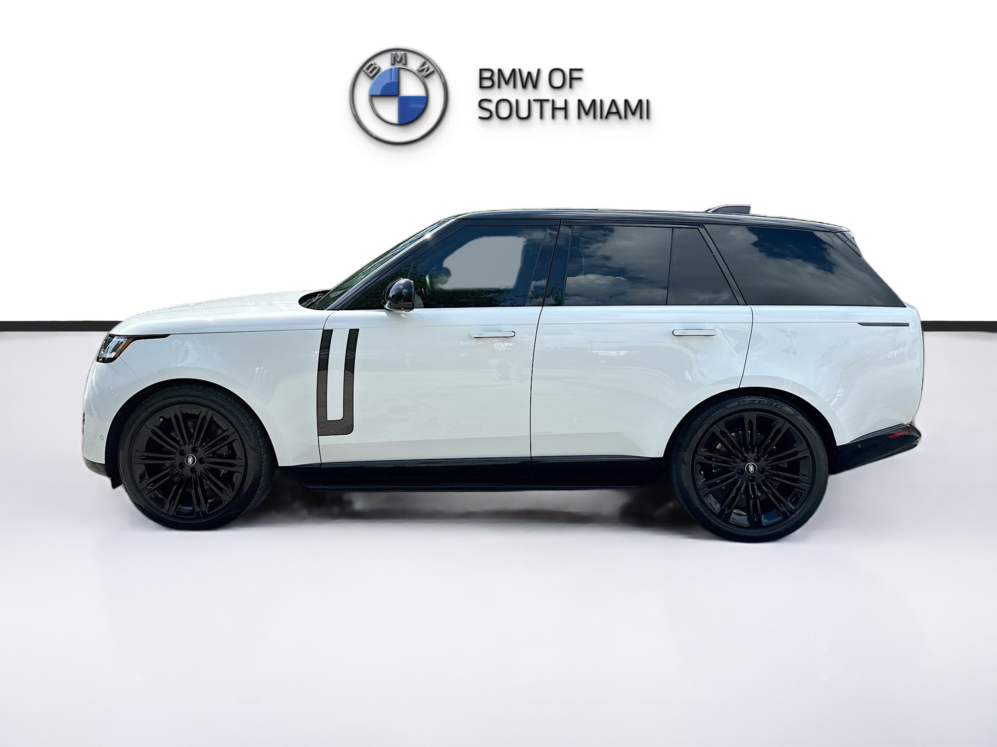 Used 2024 Land Rover Range Rover SE AWD/4WD image 4