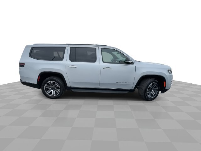 Used 2024 Jeep Wagoneer L Series II w/ Flexible Seating Group AWD/4WD image 9