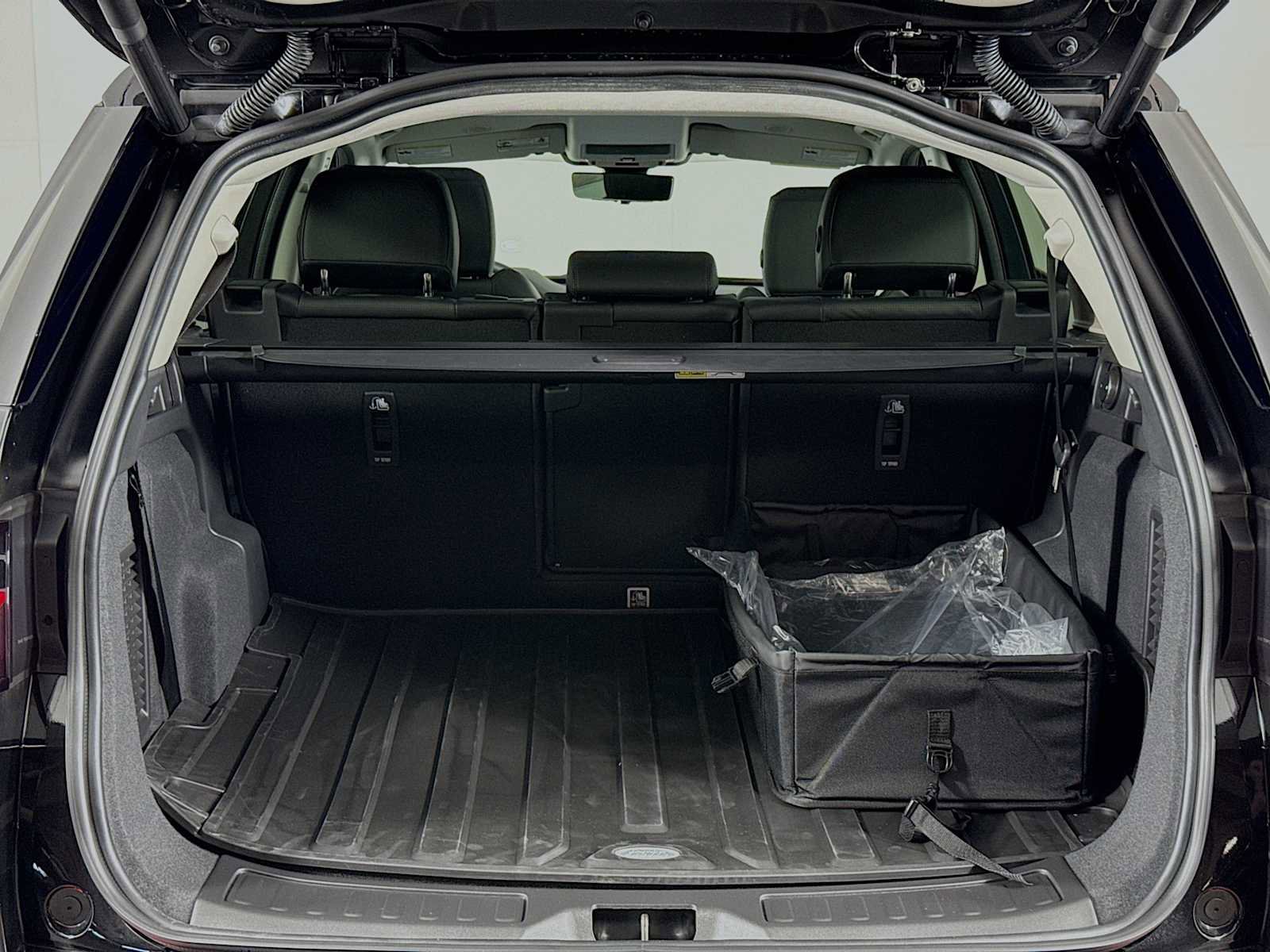 New 2025 Land Rover Discovery Sport S image 25