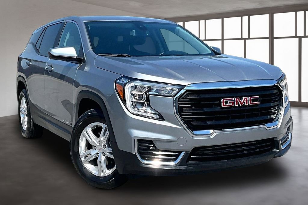 Used 2024 GMC Terrain SLE image 3