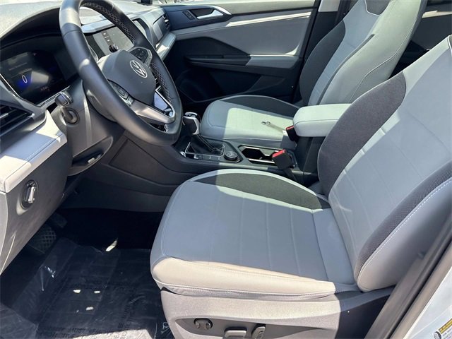 Certified 2024 Volkswagen Taos SE w/ Panoramic Sunroof Package image 28