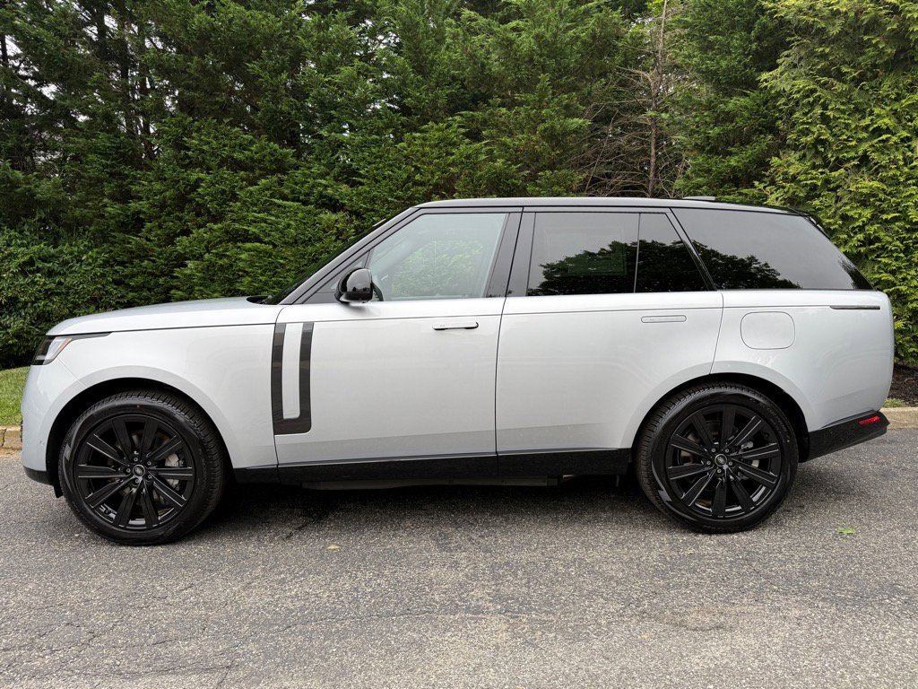 New 2025 Land Rover Range Rover SE image 2