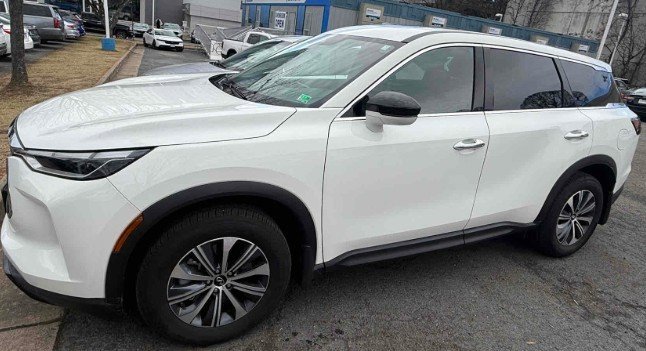 Used 2025 INFINITI QX60 Pure image 2